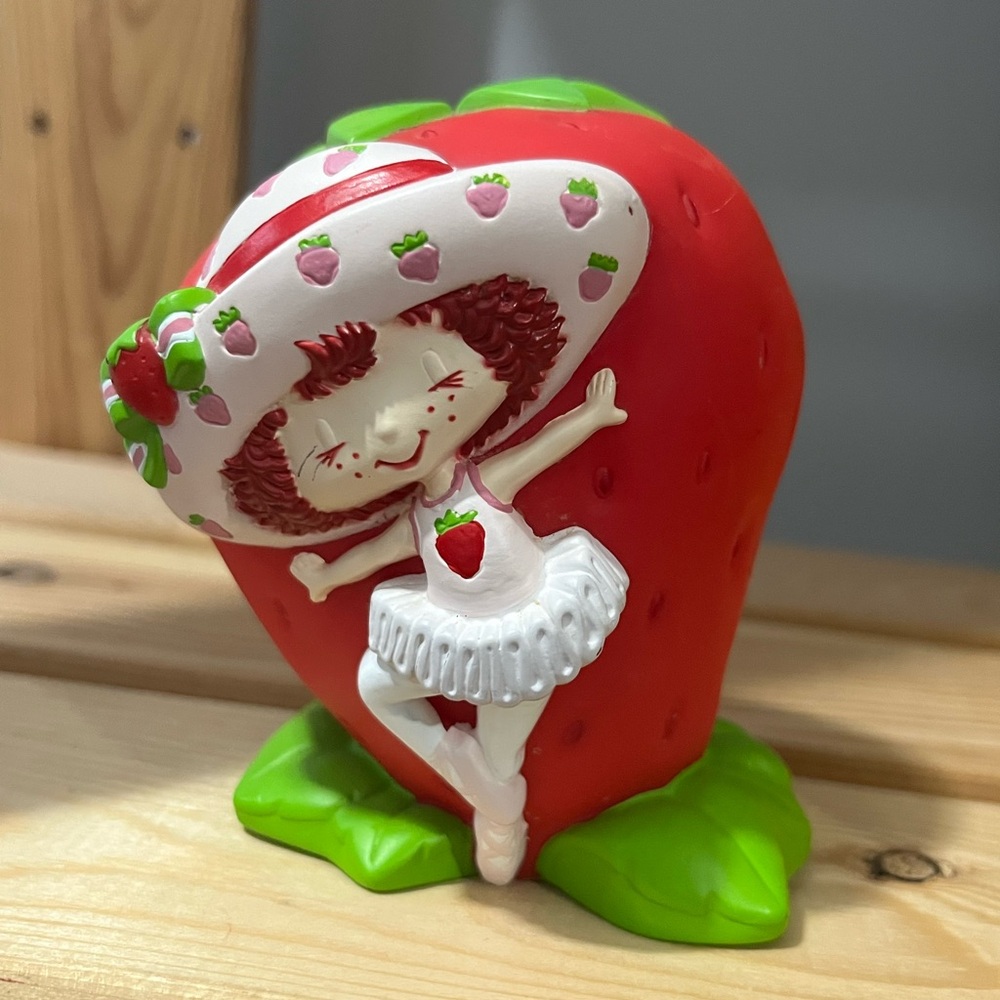 Vintage 2003 Strawberry Shortcake MINI bank coin bank 4 inches